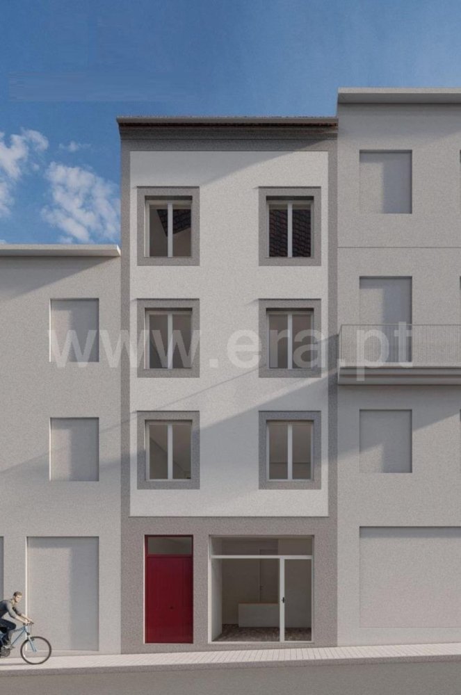 537m² Building in Porto, Portugal No. 143078