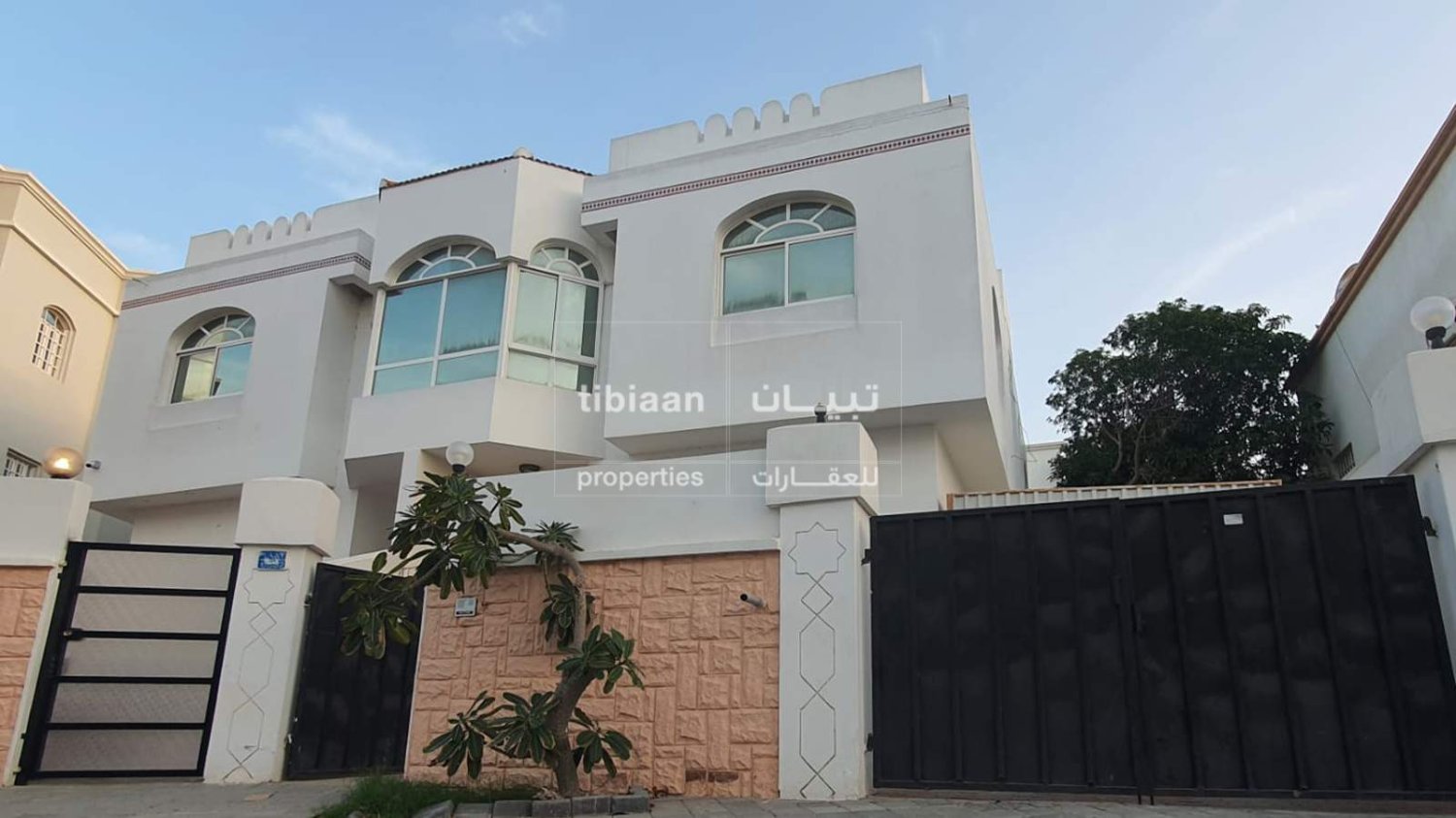 Недвижимость с 4 спальнями в Эс Сиб, Оман № 246