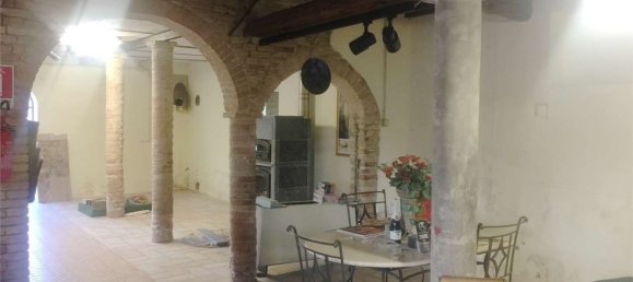 825m² Commercial property in Ravenna, Italy No. 269904 3