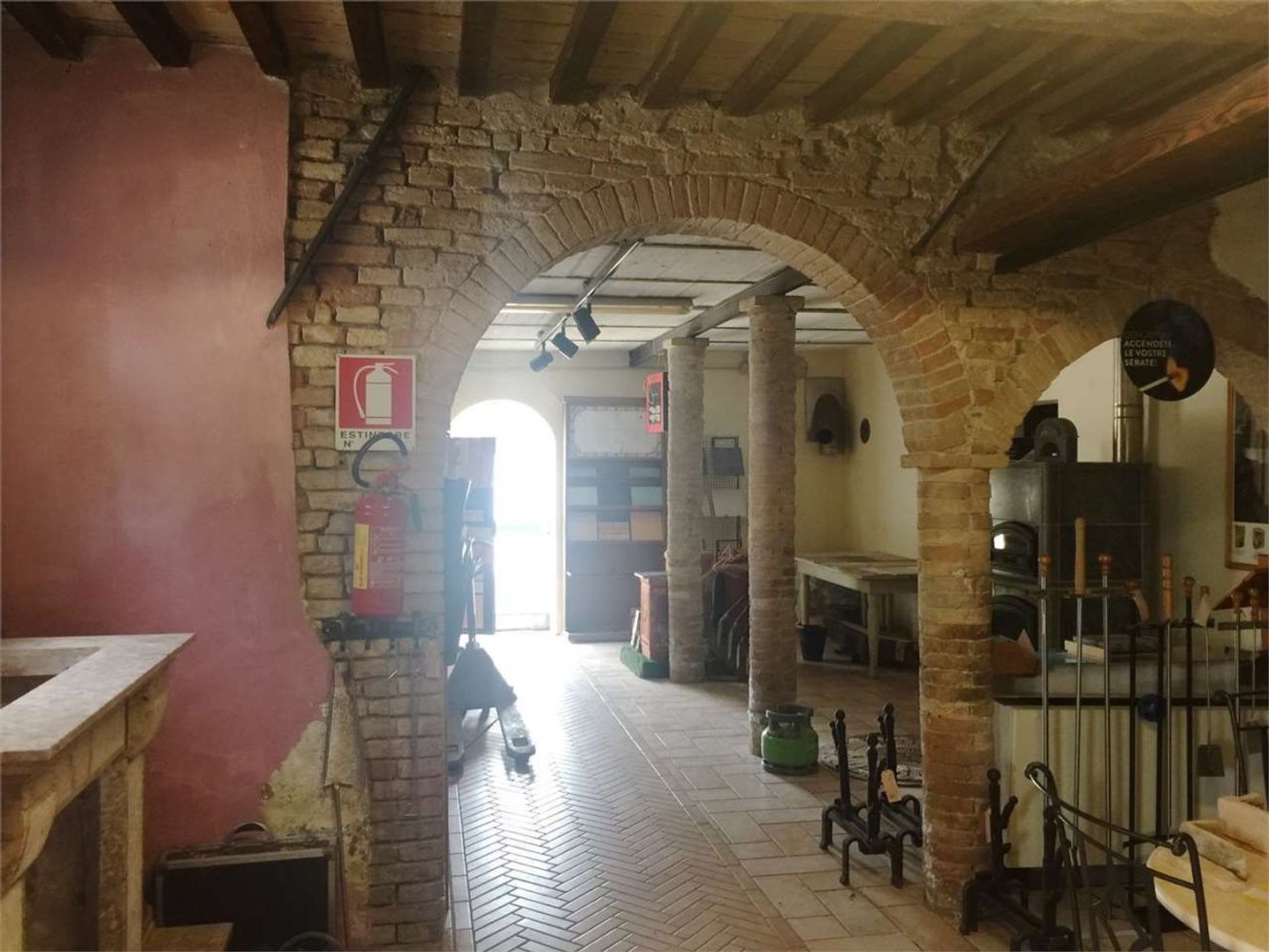 825m² Commercial property in Ravenna, Italy No. 269904