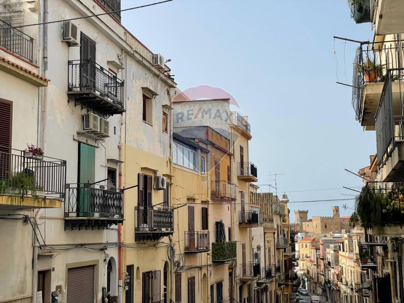 Casa de 3 dormitorios en Carini, Italy No. 166387