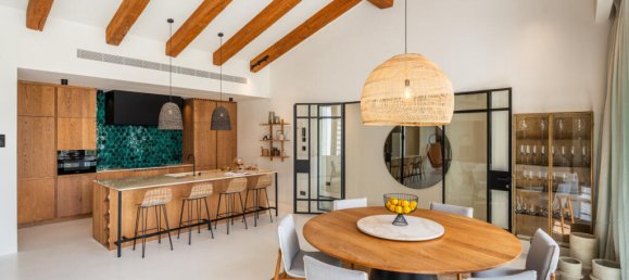 5 bedrooms Villa in Marbella, Spain No. 106221 9