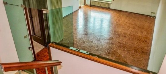 Вилла с 7 комнатами в Монтичелло Конте Отто, Италия № 107147 39