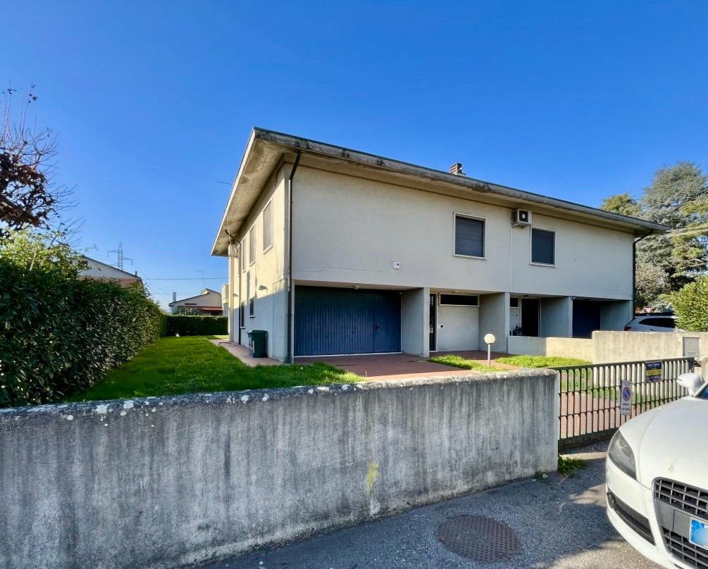 Вилла с 7 комнатами в Монтичелло Конте Отто, Италия № 107147