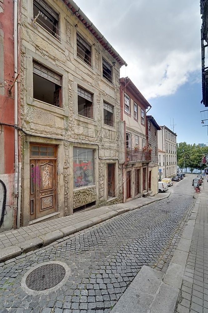 Gebäude in Porto, Portugal 244m², Nr. 213465