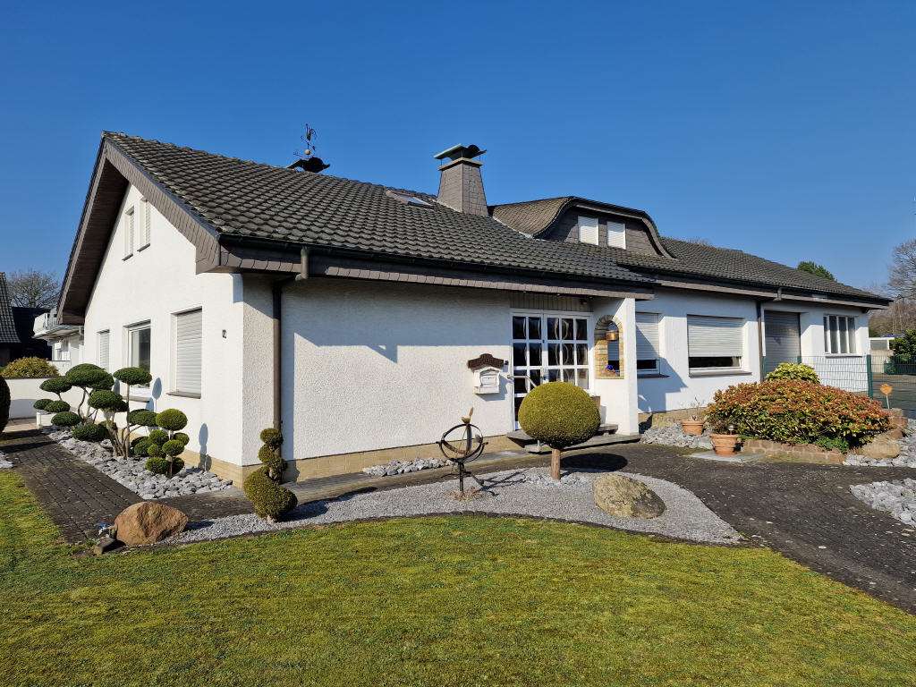 6 rooms House in Gutersloh, Germany No. 115838