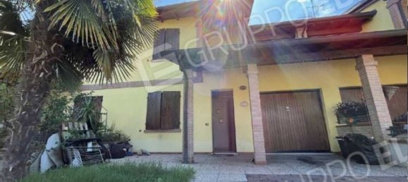 5 rooms House in Cento, Italy No. 309393 3