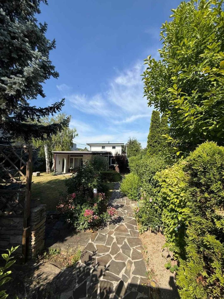  Land in Vienna, Austria No. 196146