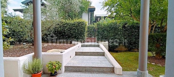 2 bedrooms Villa in Usmate Velate, Italy No. 337524 5