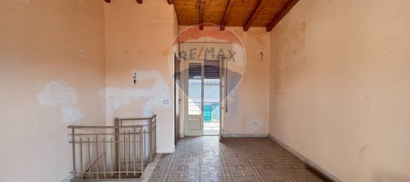 Дом с 7 комнатами в Гаджи, Италия № 64776 4