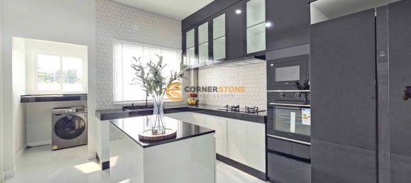 130m² House in Bang Lamung, Thailand No. 27340 4