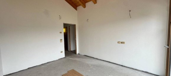 Пентхаус с 5 комнатами в Медзоломбардо, Италия № 83879 31