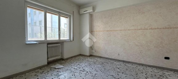 3 rooms Apartment in Cosenza, Italy No. 4770 2