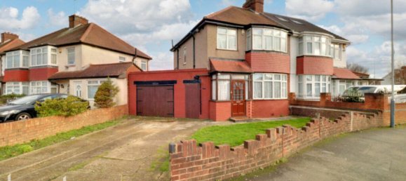 3 bedrooms House in Hayes, United Kingdom No. 5042 3