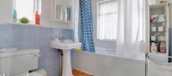 3 bedrooms House in Hayes, United Kingdom No. 5042 6