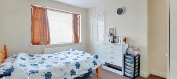 3 bedrooms House in Hayes, United Kingdom No. 5042 5