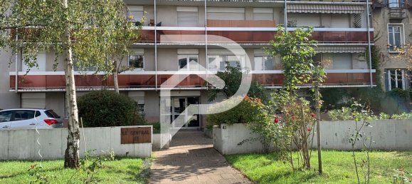 2 bedrooms Apartment in Colombes, France No. 174659 2