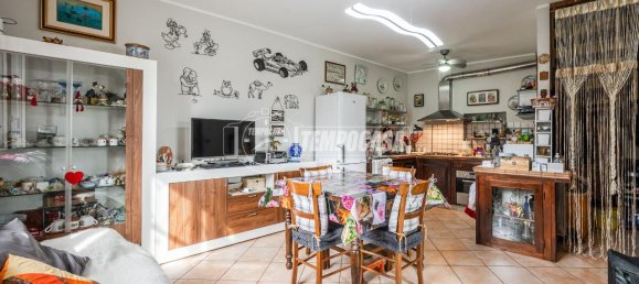 Квартира с 3 комнатами в Кастельветро ди Модена, Италия № 81812 4