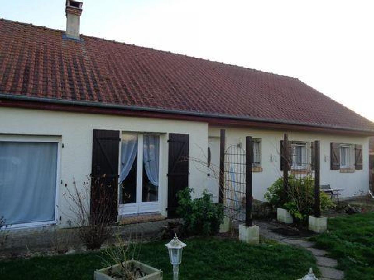 3 bedrooms House in Le Neubourg, France No. 28521