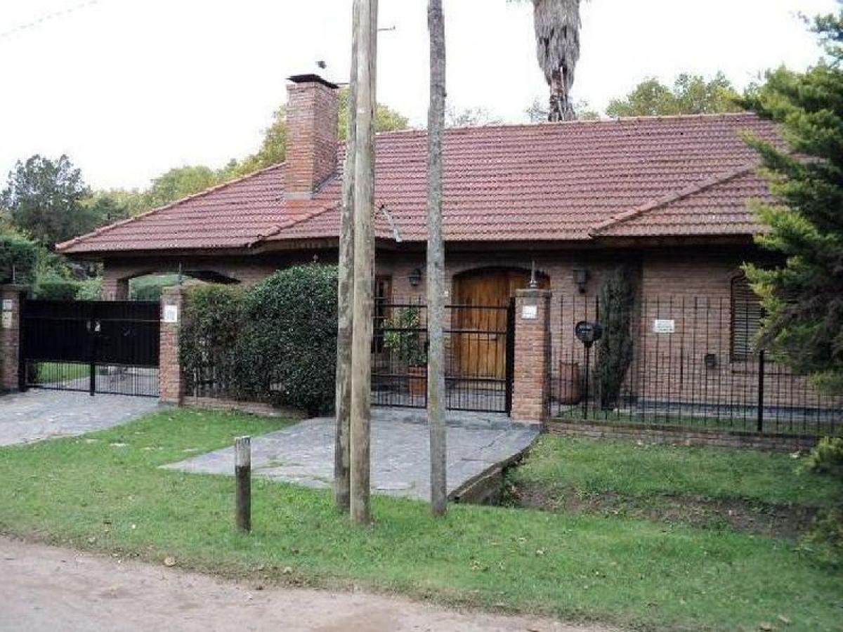 Casa de 3 dormitorios en Ituzaingó, Argentina No. 67594