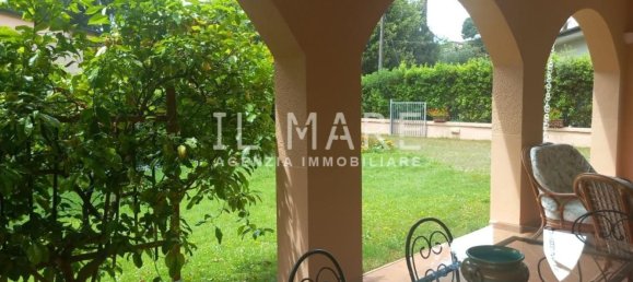8 rooms Villa in Massa, Italy No. 46351 3
