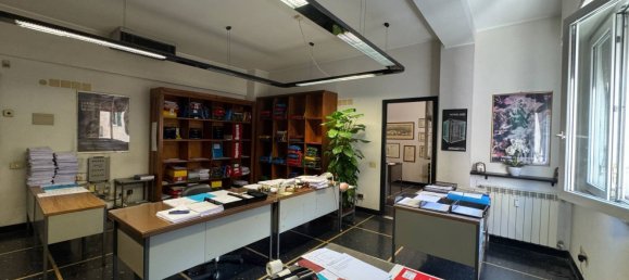 7 rooms Apartment in Savona, Italy No. 267964 2