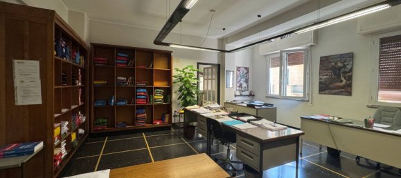 7 rooms Apartment in Savona, Italy No. 267964 4