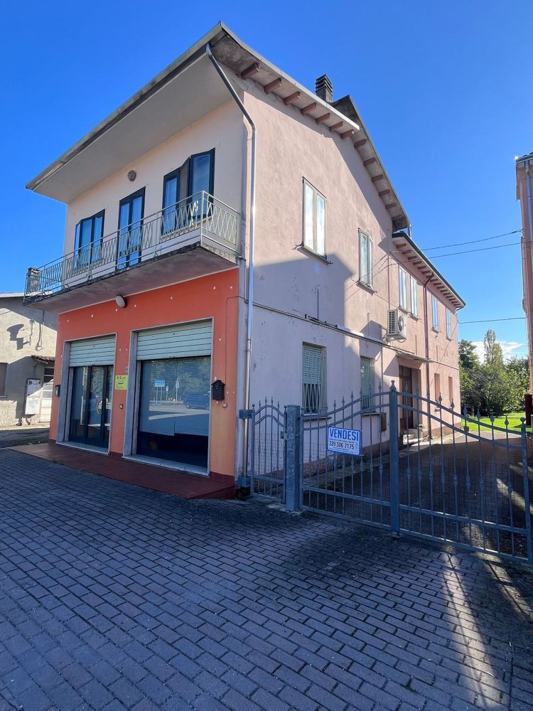 8-salle Maison à Mirandola, Italy No. 146639