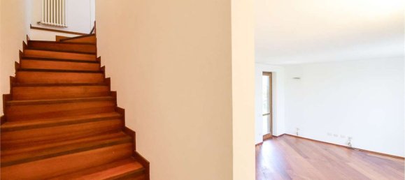 Вилла с 6 комнатами в Ровелласка, Италия № 333711 22