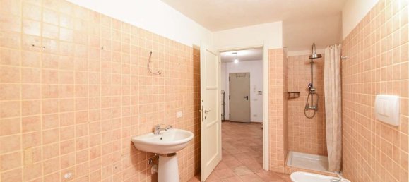 Вилла с 6 комнатами в Ровелласка, Италия № 333711 16