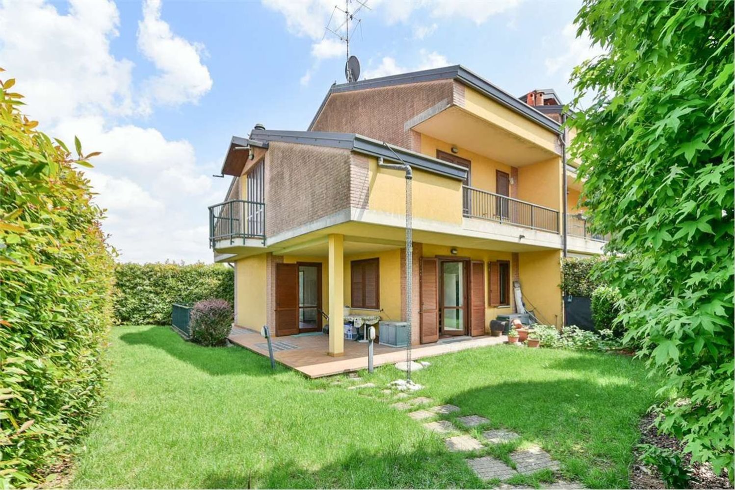 Вилла с 6 комнатами в Ровелласка, Италия № 333711