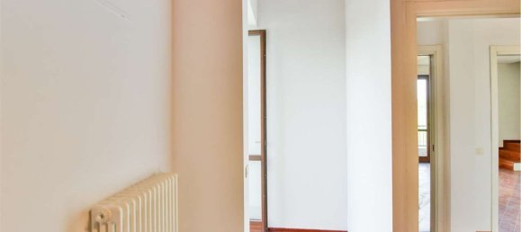 Вилла с 6 комнатами в Ровелласка, Италия № 333711 10