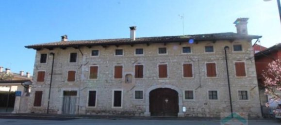 11 rooms House in Udine, Italy No. 23875 2