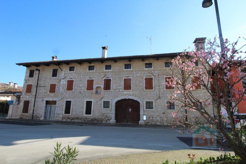 11 rooms House in Udine, Italy No. 23875