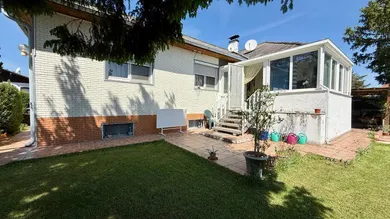 Bungalow de 3 dormitorios en Kottingbrunn, Austria No. 134551