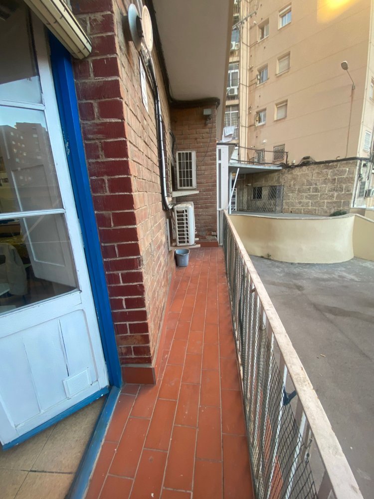 Propriété commerciale à Sants-Montjuic, Spain 105m² No. 151433