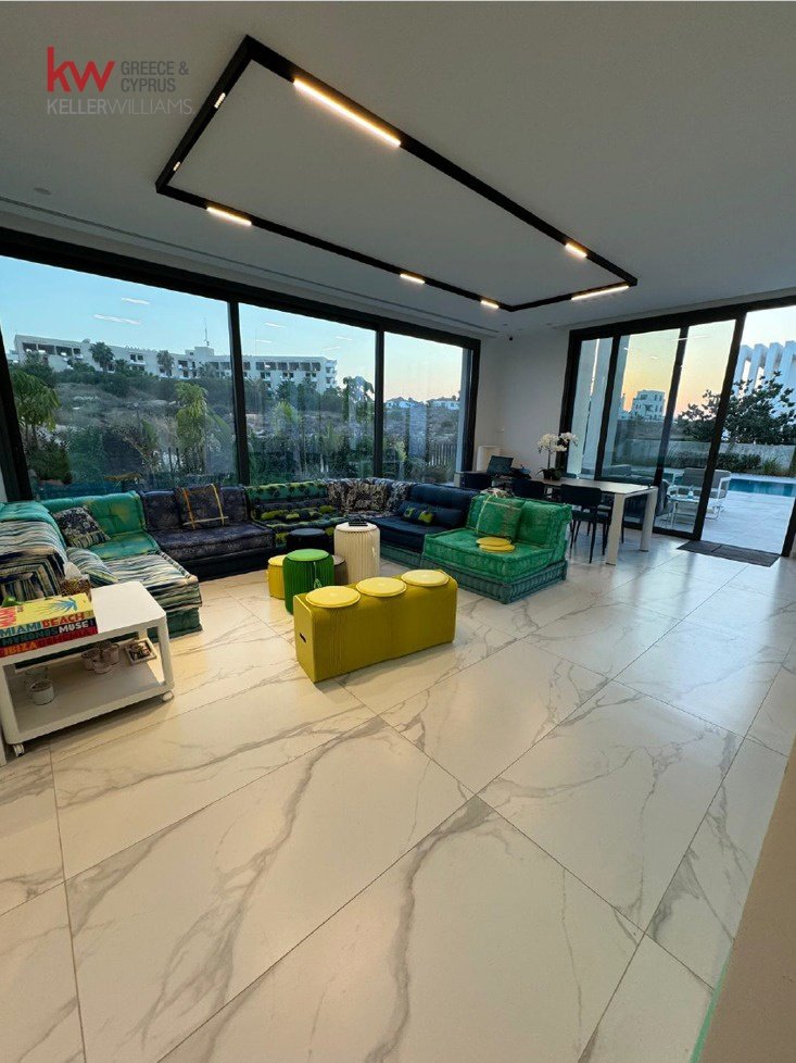 Вилла с 4 спальнями в Протарас, Кипр № 26547