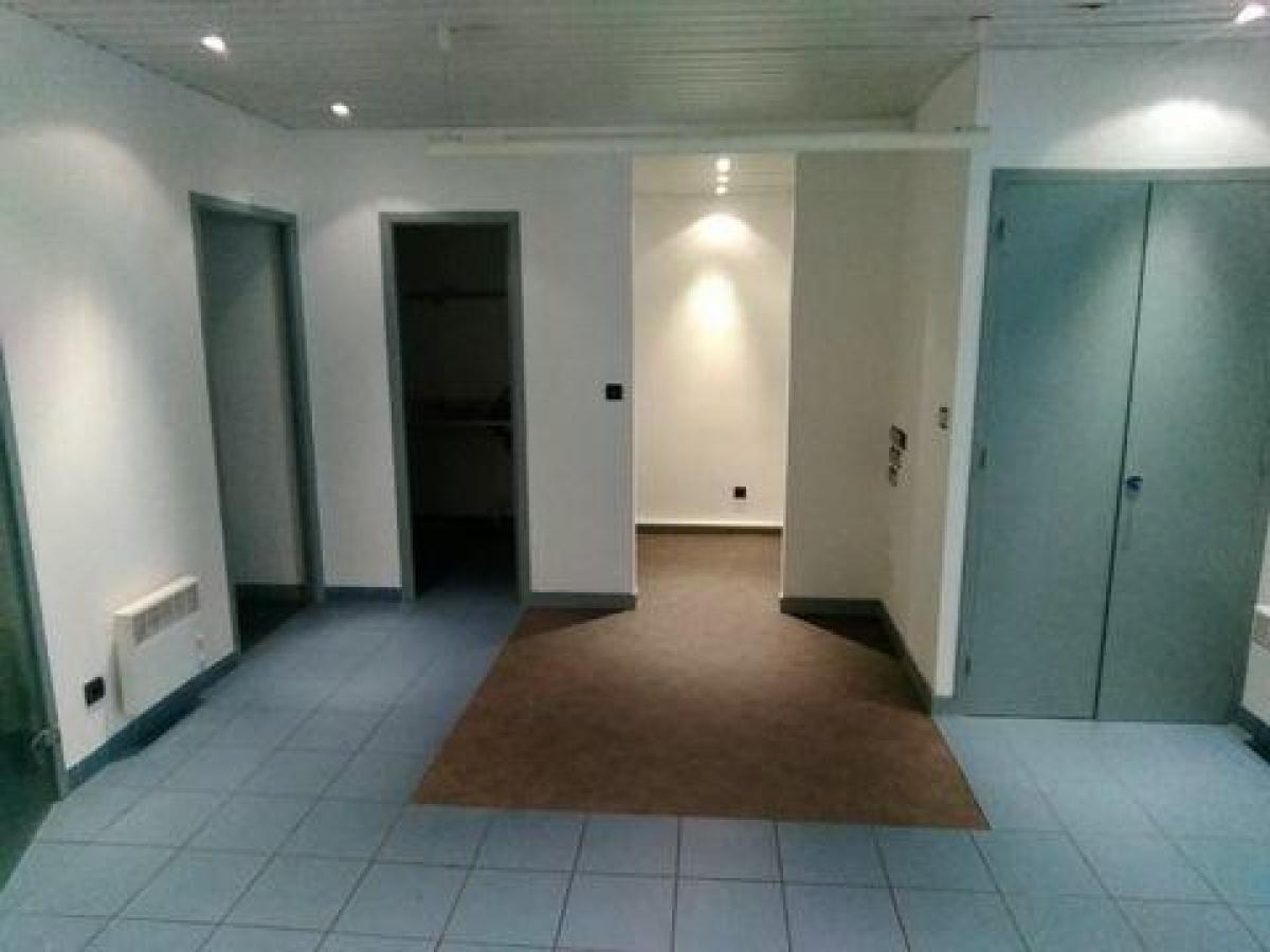 Bureau à Hennebont, France 73m² No. 17424