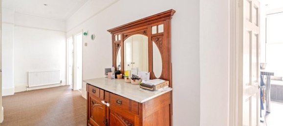 2 bedrooms Apartment in London, United Kingdom No. 12179 13