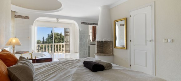 5 bedrooms Villa in Marbella, Spain No. 38886 4