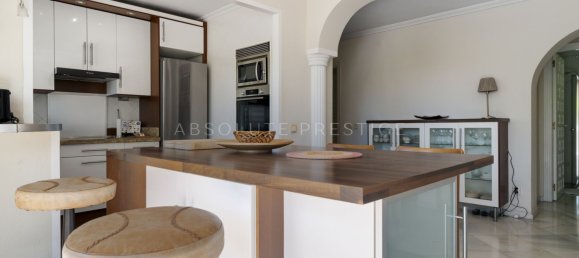 5 bedrooms Villa in Marbella, Spain No. 38886 2