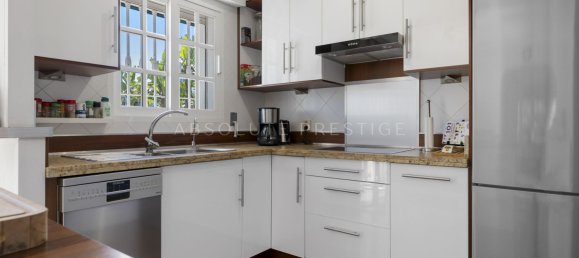 5 bedrooms Villa in Marbella, Spain No. 38886 26