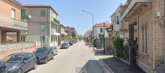 5 rooms Apartment in Pescara, Italy No. 238449 2