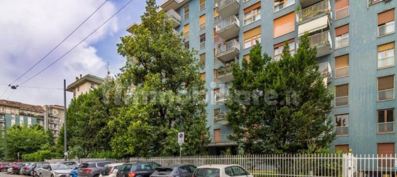 2 bedrooms Apartment in Milan, Italy No. 352174 2