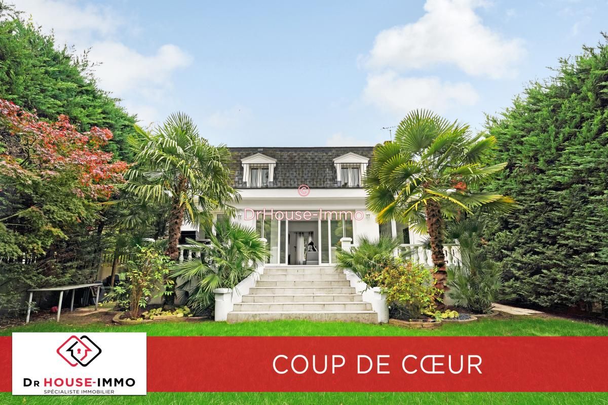 4 bedrooms Castles in Creteil, France No. 350133