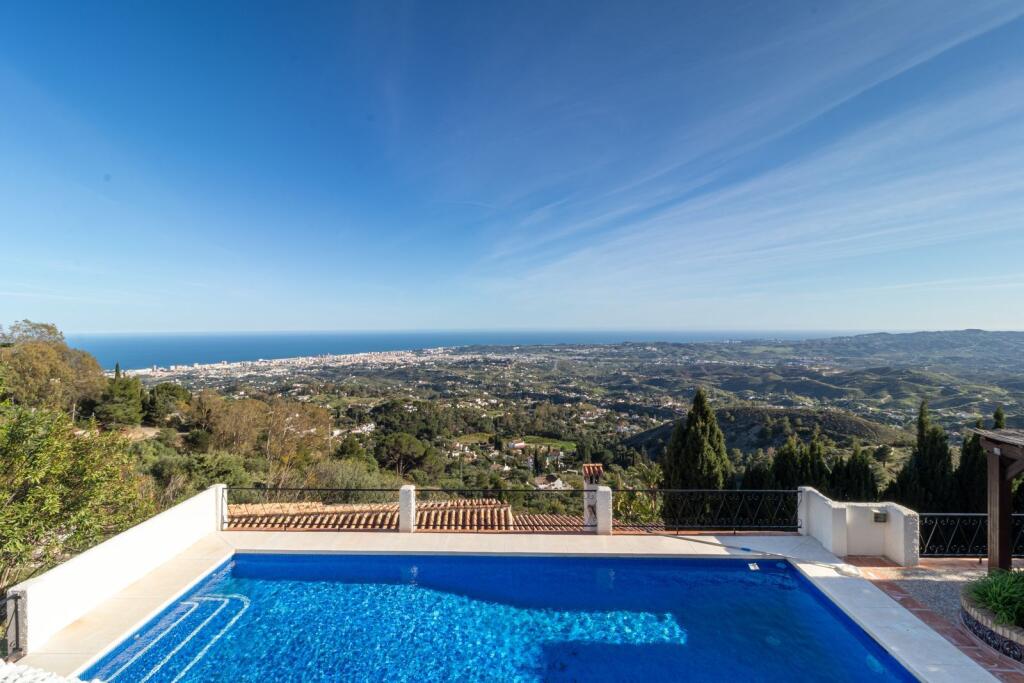 4 bedrooms Villa in Mijas, Spain No. 185672