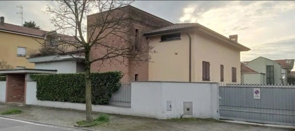 7 rooms Apartment in Mezzago, Italy No. 5327 2