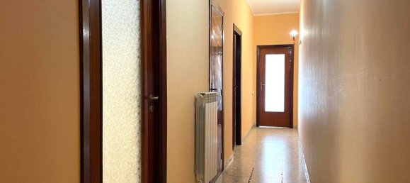 5 bedrooms Apartment in Catanzaro, Italy No. 381212 8