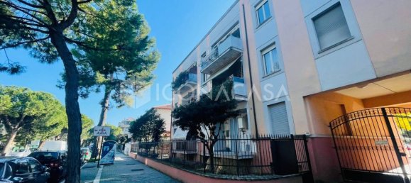 5 rooms Apartment in Pescara, Italy No. 17209 12