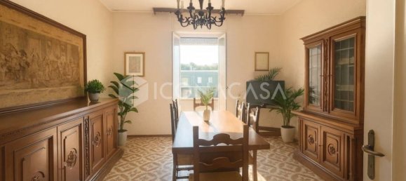 5 rooms Apartment in Pescara, Italy No. 17209 3